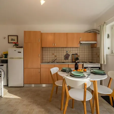 Aloni Stone With Private Parking