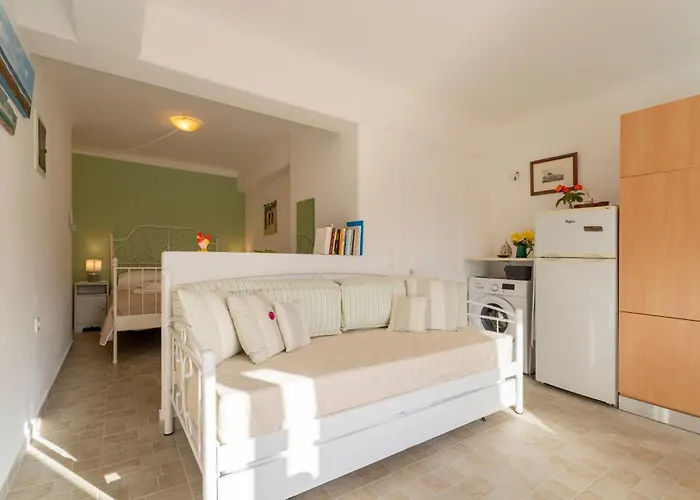 Aloni Stone With Private Parking Ferienhaus