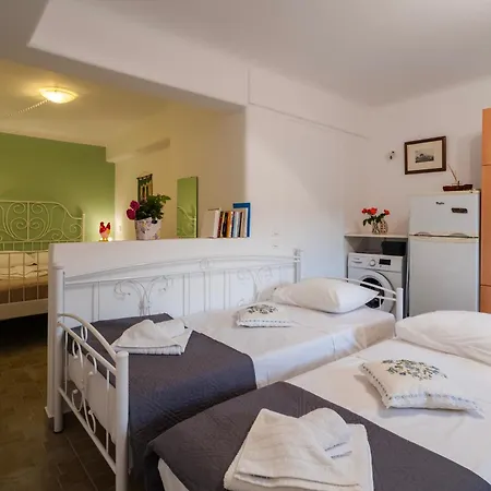 Dom wakacyjny Aloni Stone With Private Parking Lefkes (Paros)